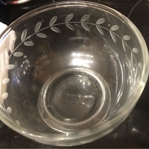 2 Custard Cups Anchor Hocking 2 patterns - Picture 2 of 4